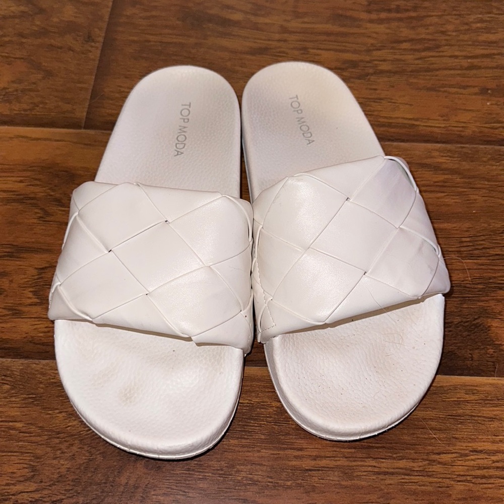 White Top Moda Slides
